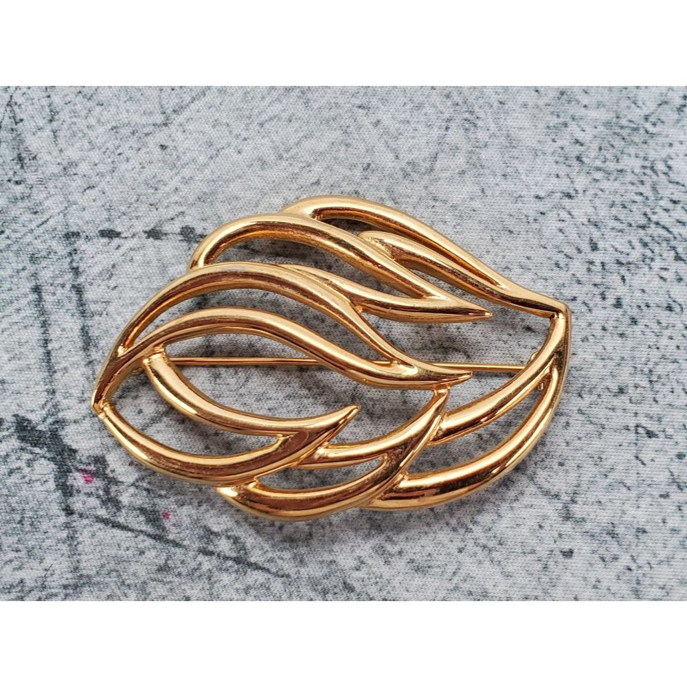 Monet Gold Tone Flair Styled Brooch Pin